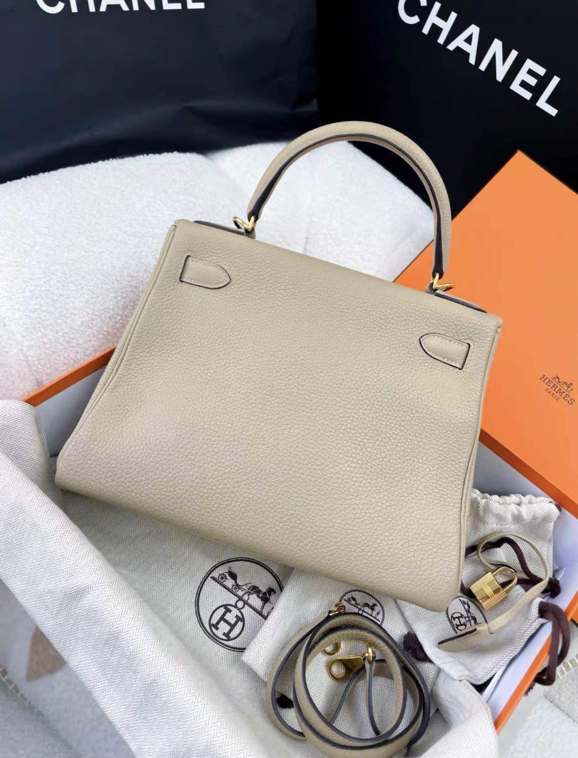 Hermes Kelly 28 gray togo leather gold hardware - Image 5