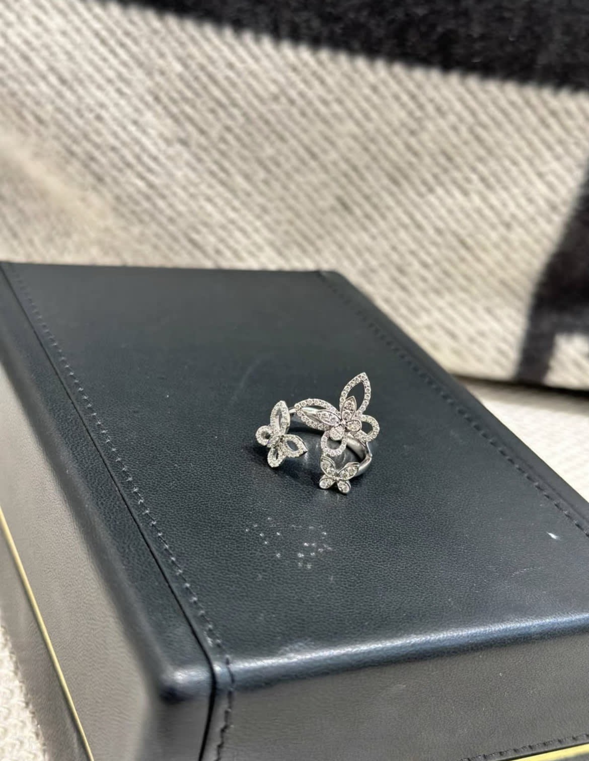 Graff three butterfly ring size 52 - Image 3