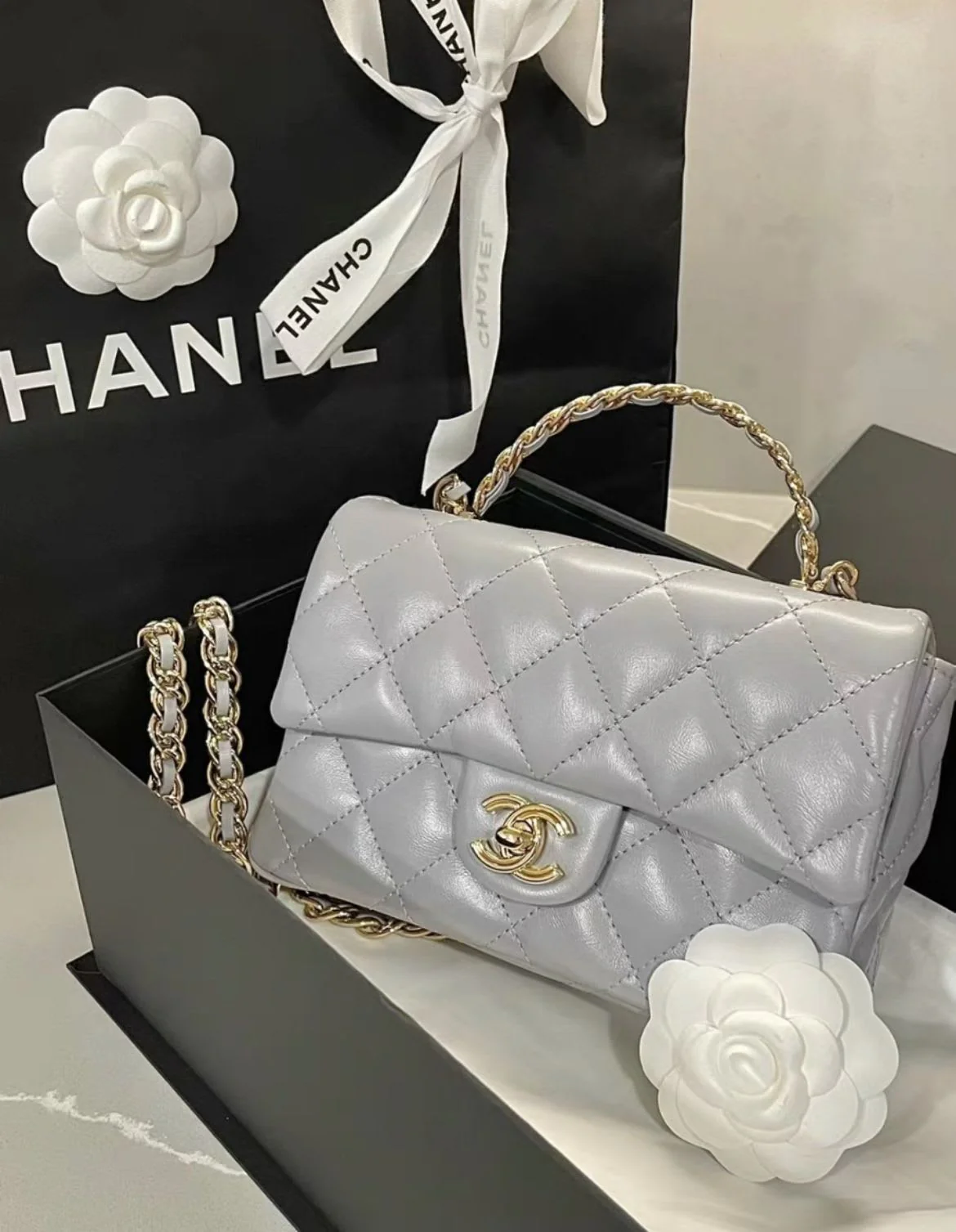 Chanel 23AW gray leather chain bag - Image 2