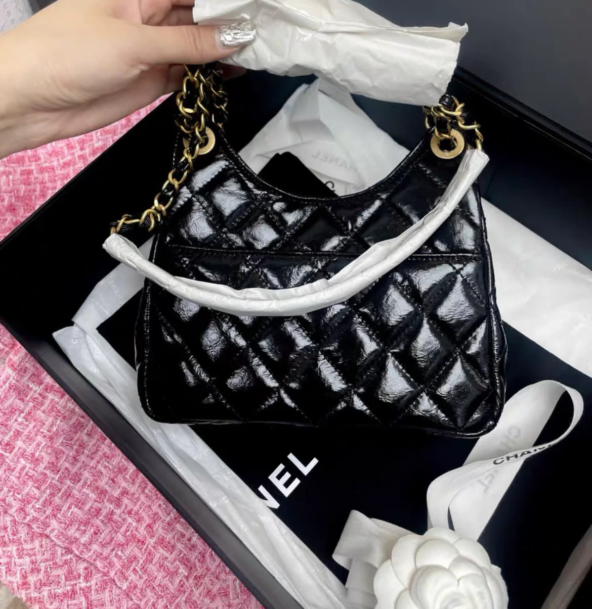 Chanel Hobo Small Bag In Shiny Crumpled Calfskin With Gold Hardware Black - Image 3