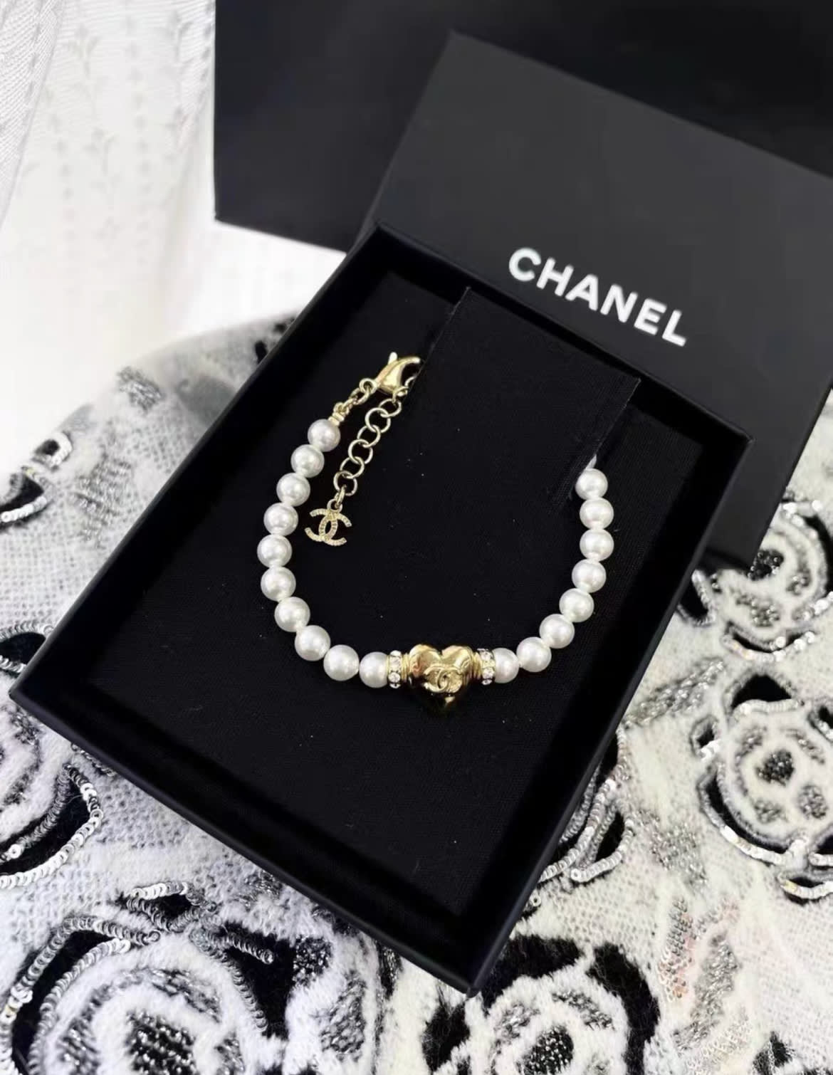 Chanel pearl gold heart diamond bracelet, brand new with box - Image 4