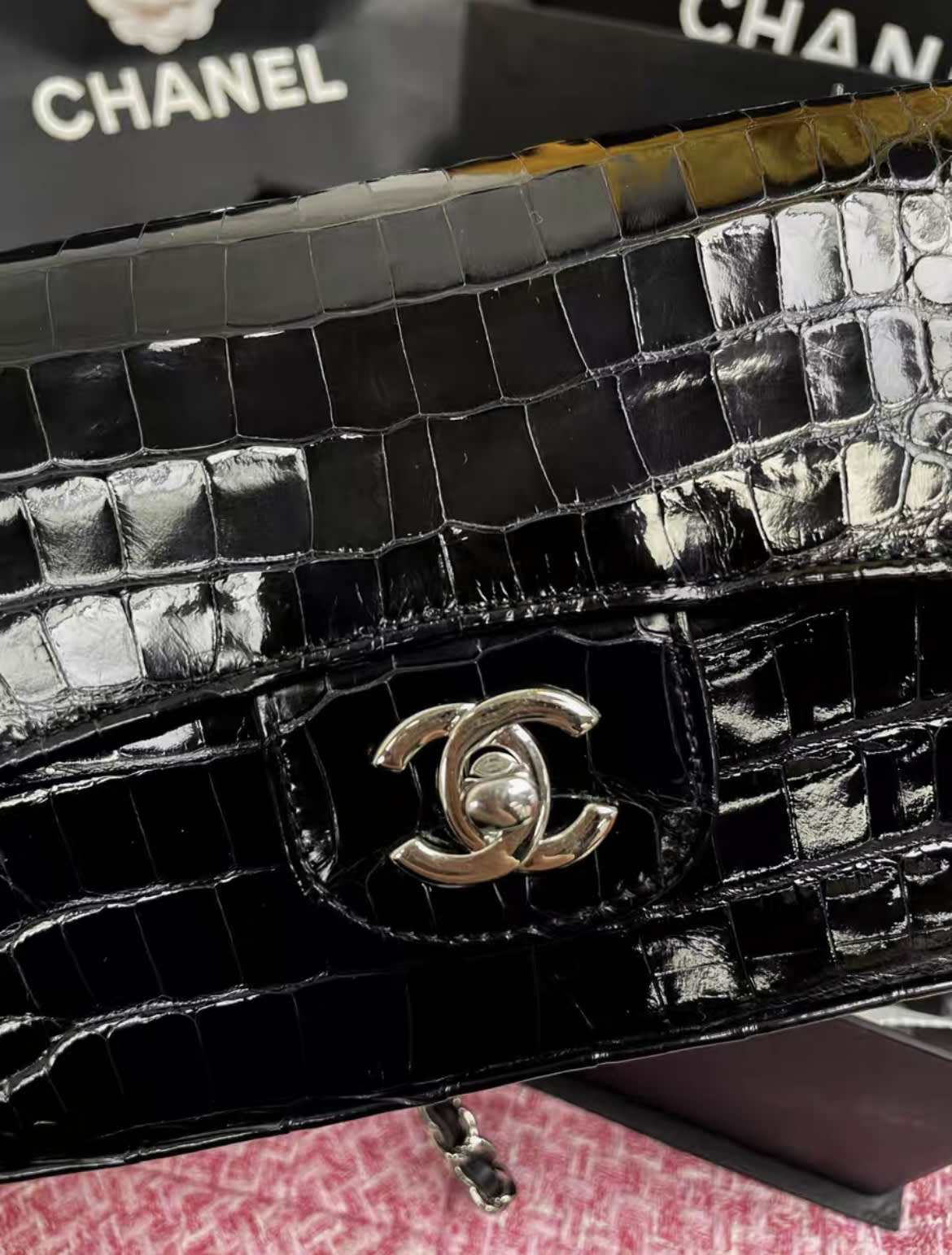 Very rare Chanel glossy alligator leather black silver cf mini - Image 3