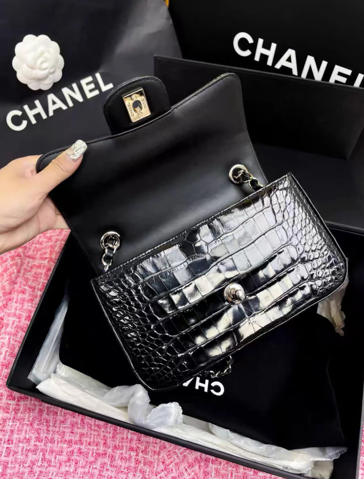 Very rare Chanel glossy alligator leather black silver cf mini - Image 4