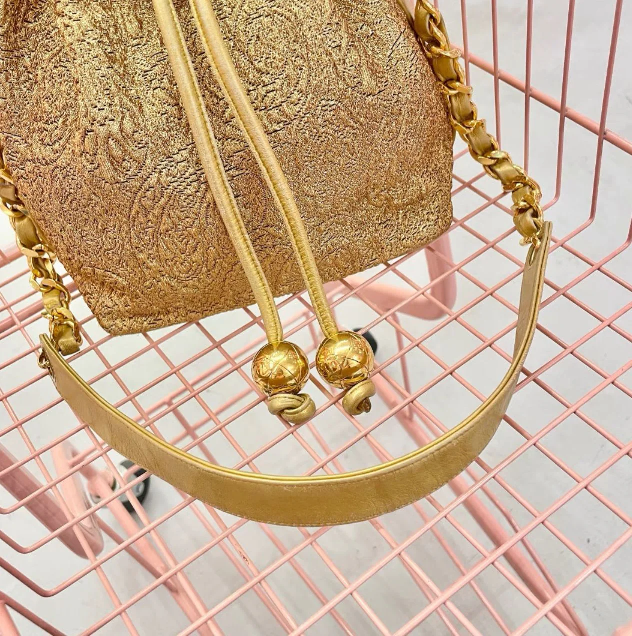 CHANEL 1991-1994 brocade bucket bag - Image 3