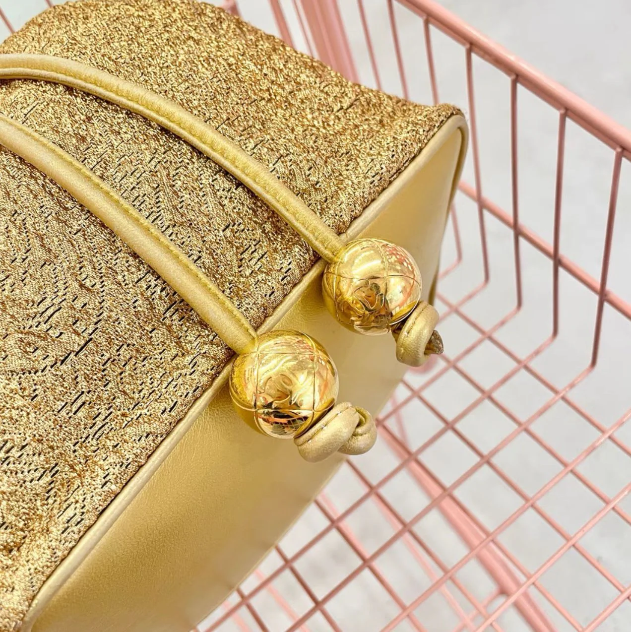 CHANEL 1991-1994 brocade bucket bag - Image 5
