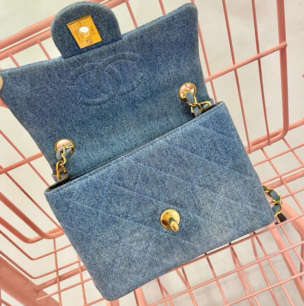 Vintage Chanel gold denim bag - Image 3
