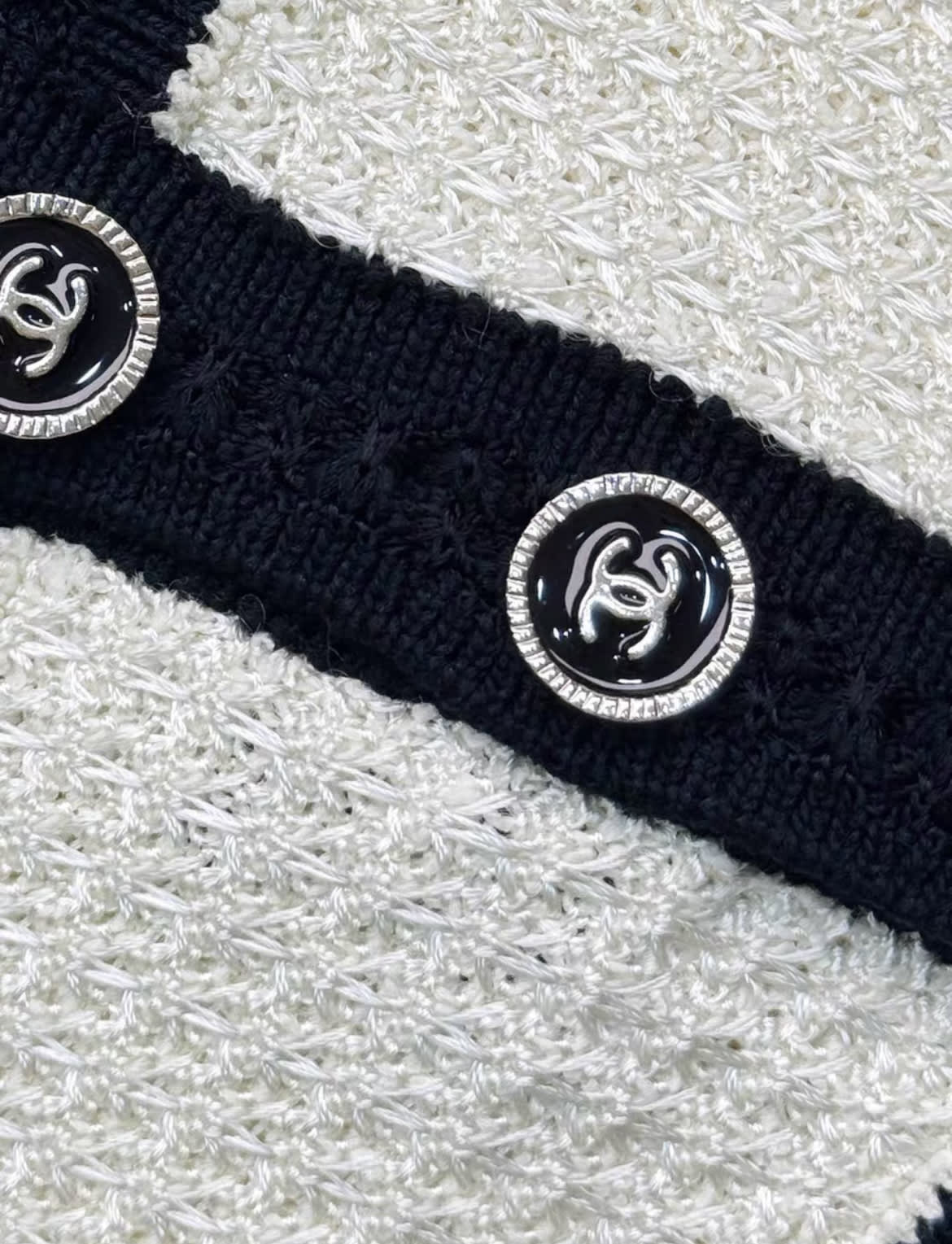 Chanel 24ss black and white top - Image 4