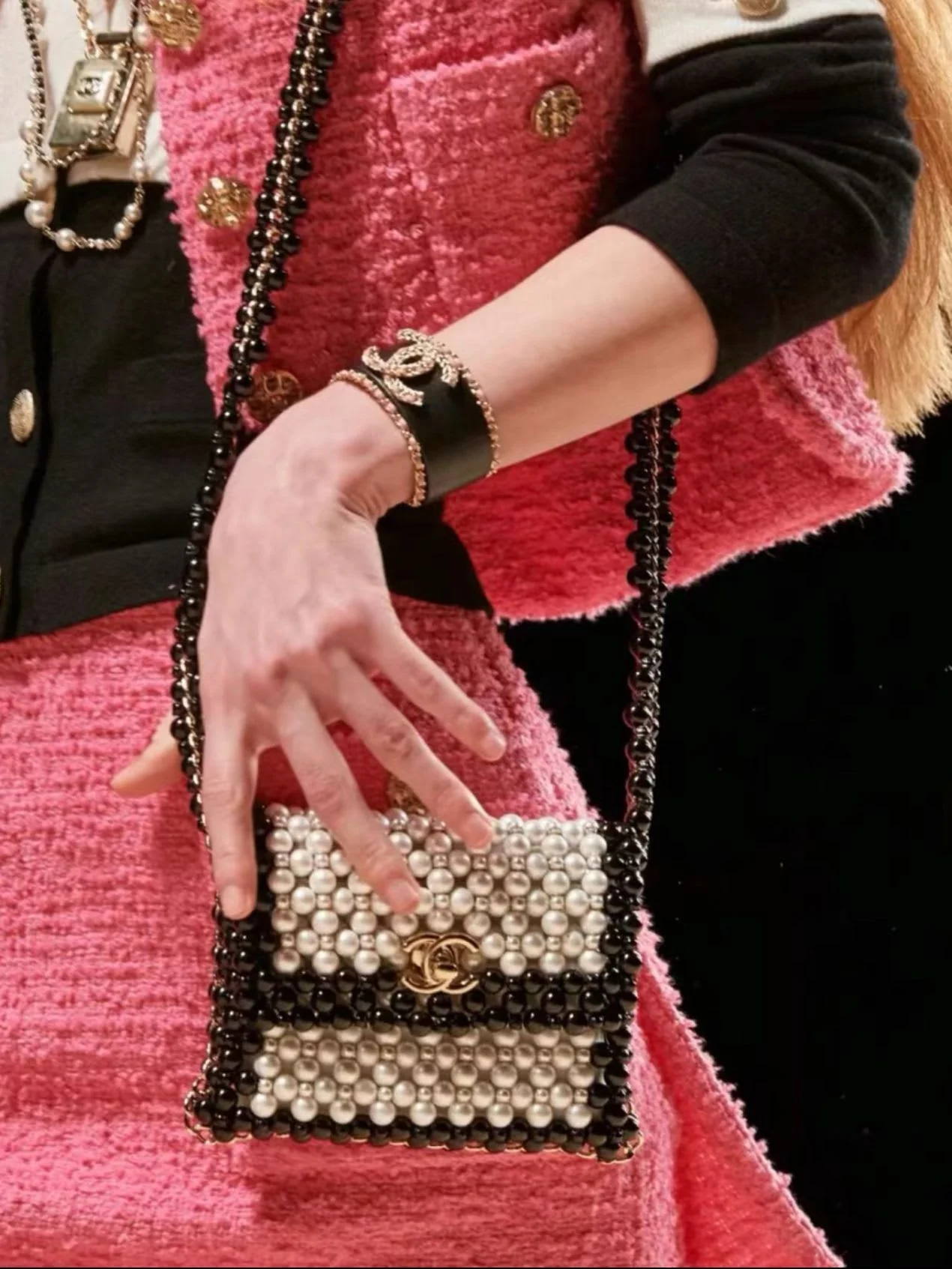 Chanel 22S Black & White Pearl Evening Bag - Image 4