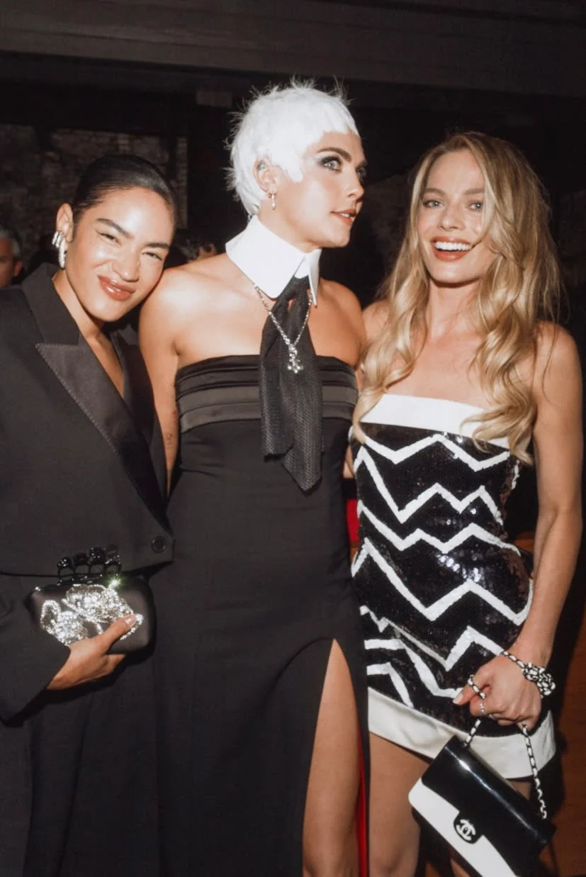 Chanel Black White Acrylic Chain Bag collector’s items - Image 3