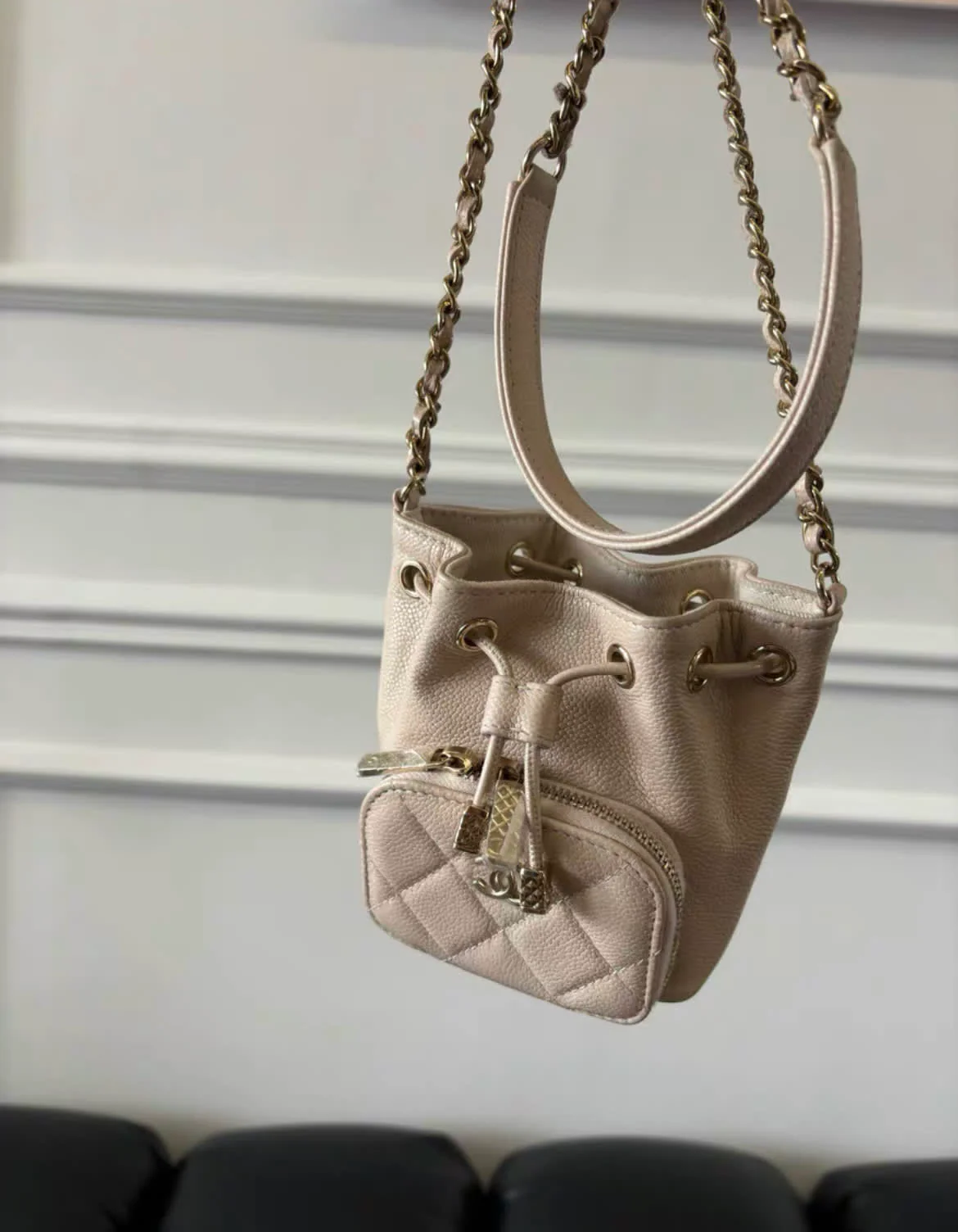CHANEL 22B MINI BUCKET BAG WITH CHAIN - Image 4