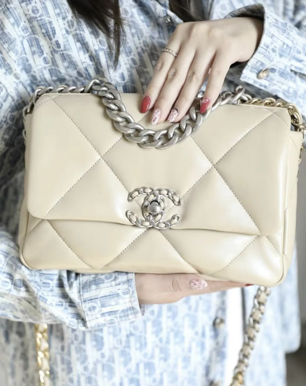 Chanel Beige Silver Medium 19bag - Image 3