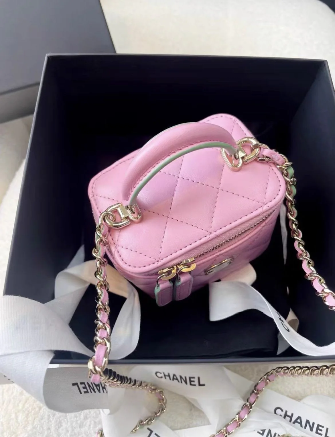 Chanel 23p pink with green handle box chain bag - Image 5