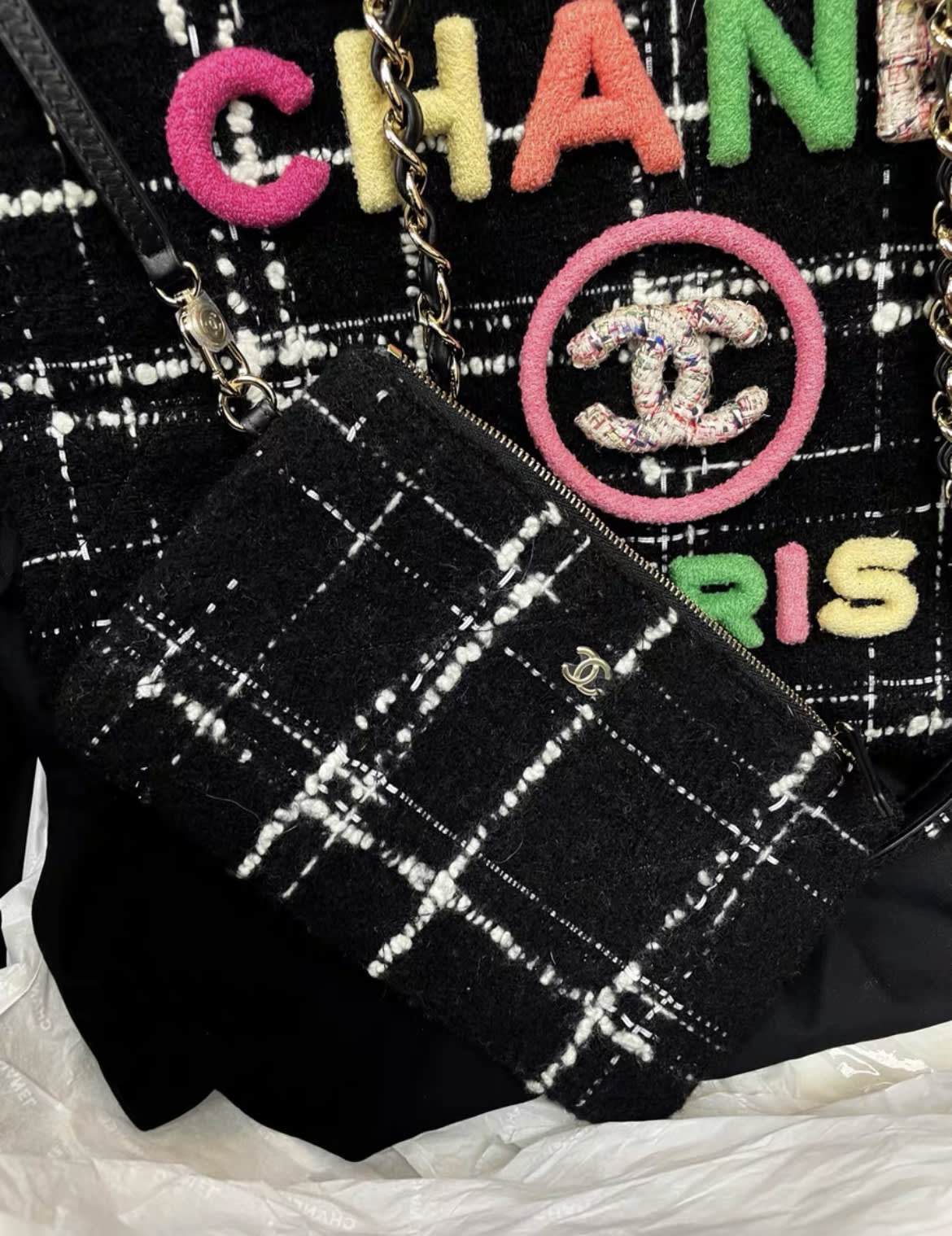 Chanel 22AW black and white plaid with colorful letters woolen beach bag - Image 4