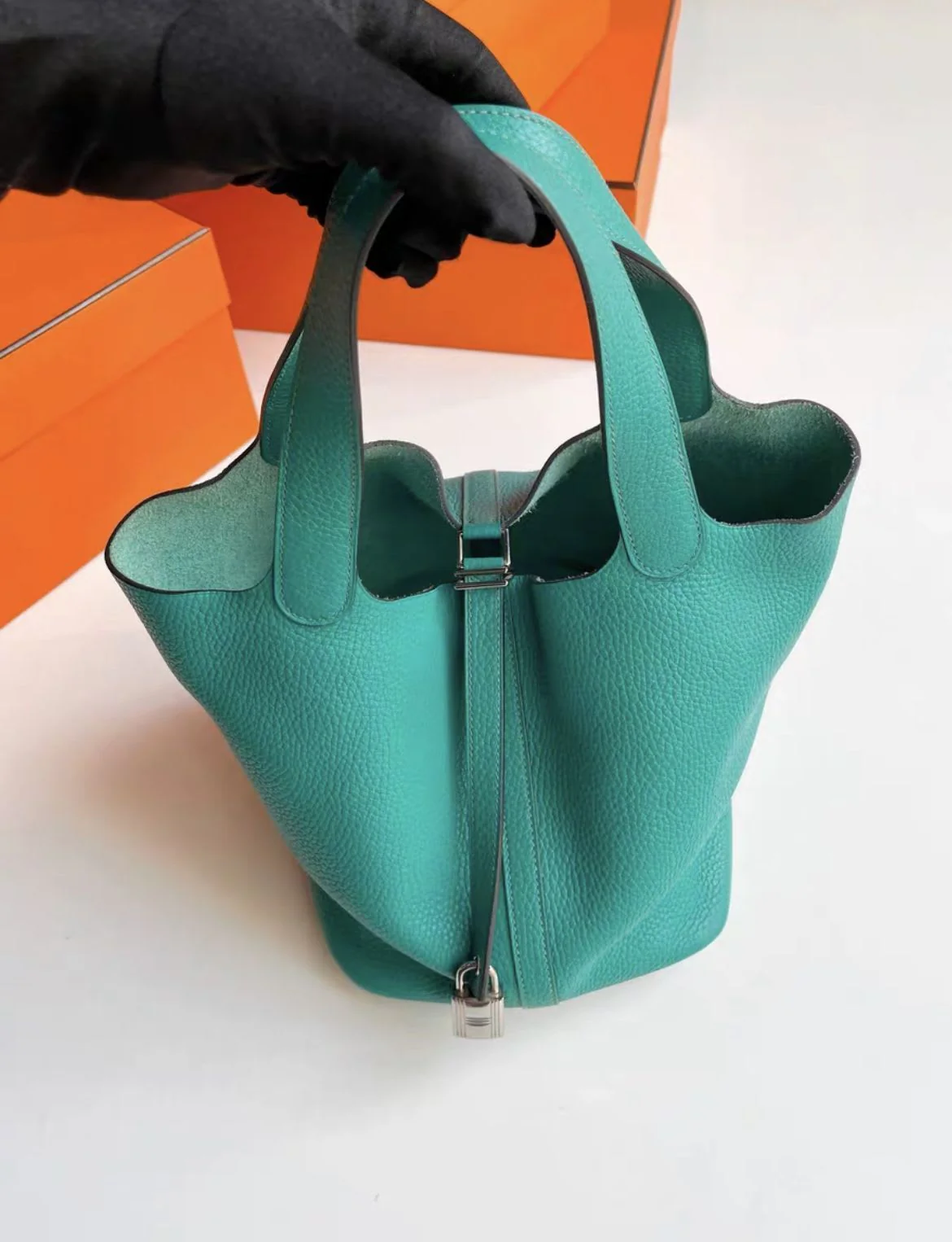 HERMES picotin22 bucket malachite green z6 silver - Image 4