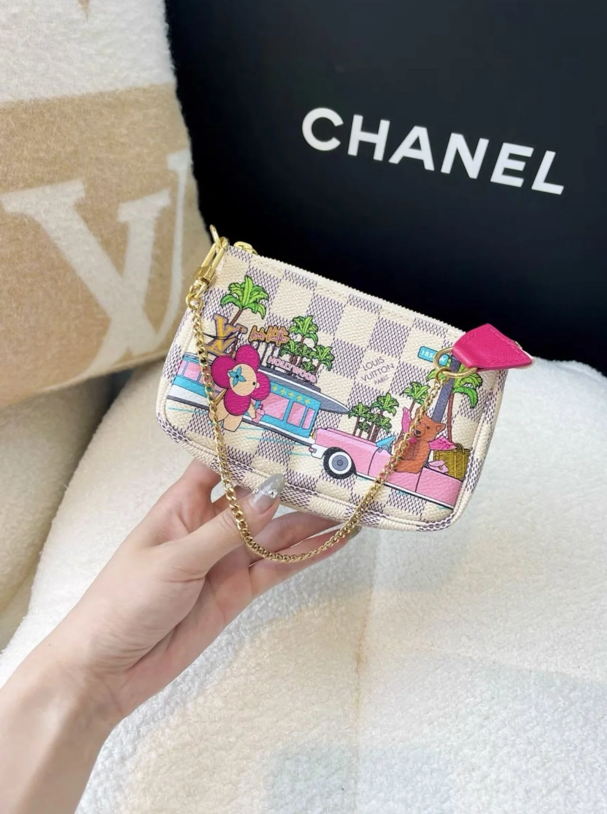 LV Louis Vuitton Christmas Limited White Checkerboard Vivienne Graffiti Bag