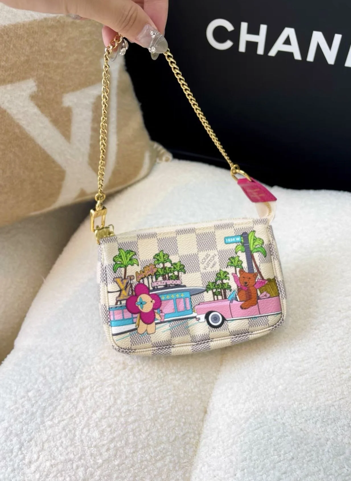 LV Louis Vuitton Christmas Limited White Checkerboard Vivienne Graffiti Bag - Image 5