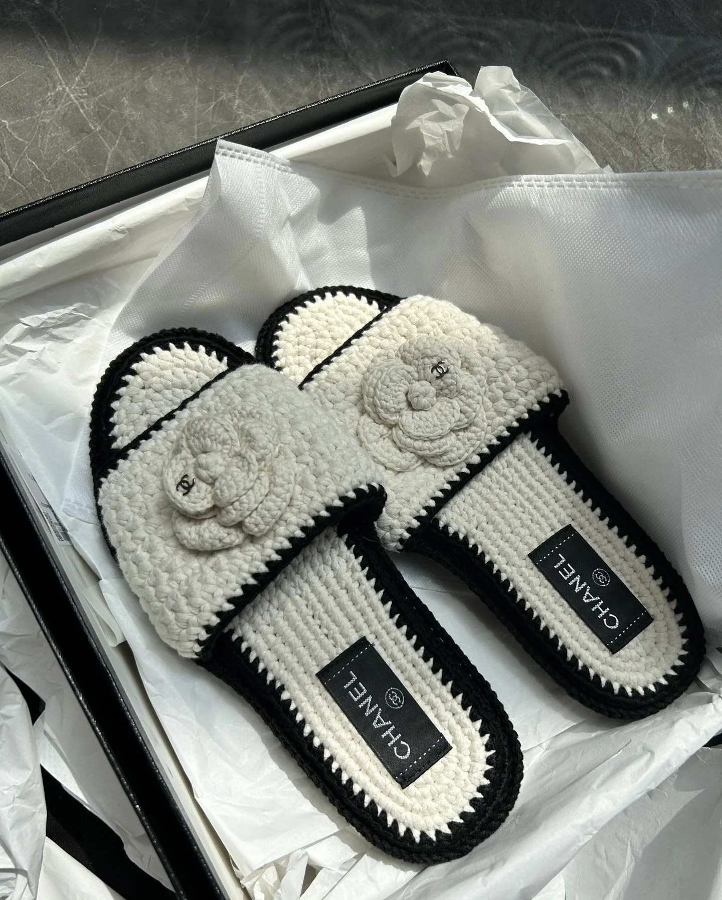 Chanel 23ss new camellia weaving slippers - Image 3