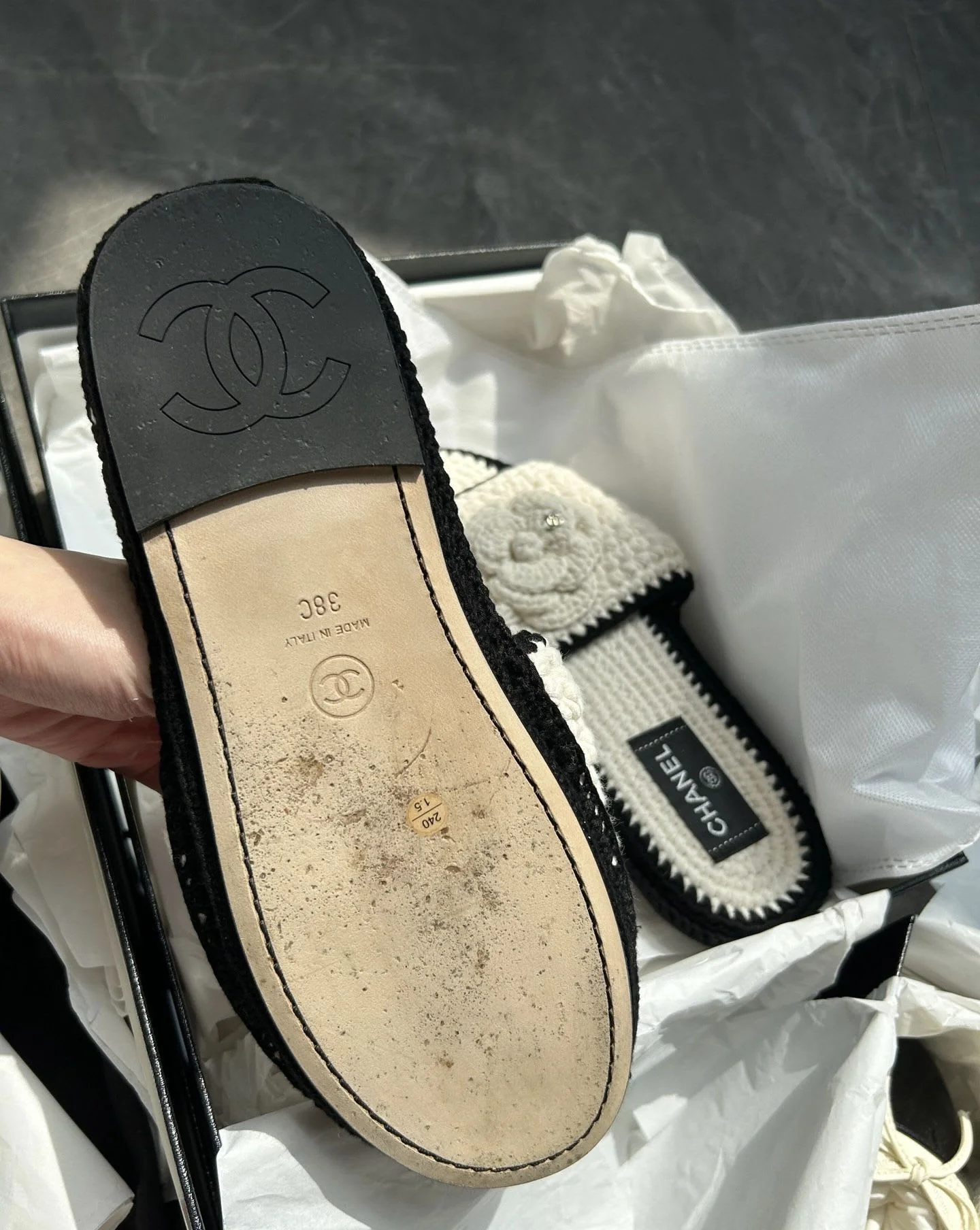 Chanel 23ss new camellia weaving slippers - Image 4