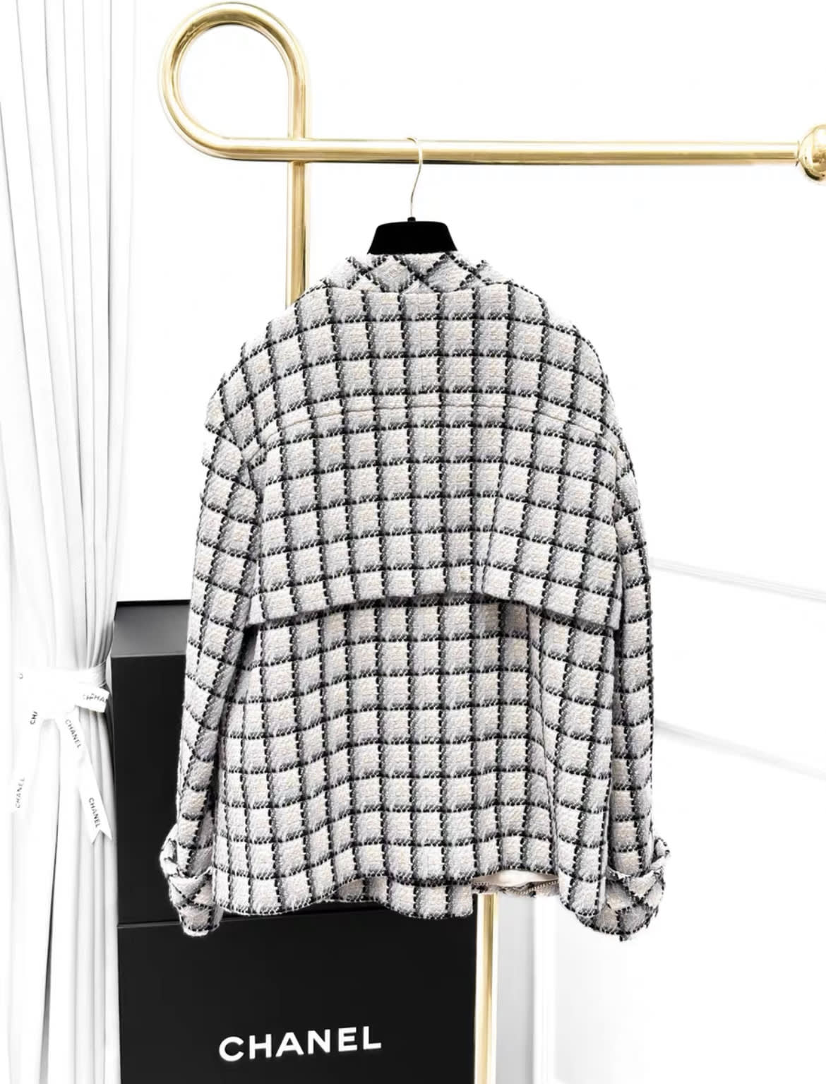 Chanel 22AW black and white plaid tweed jacket - Image 4