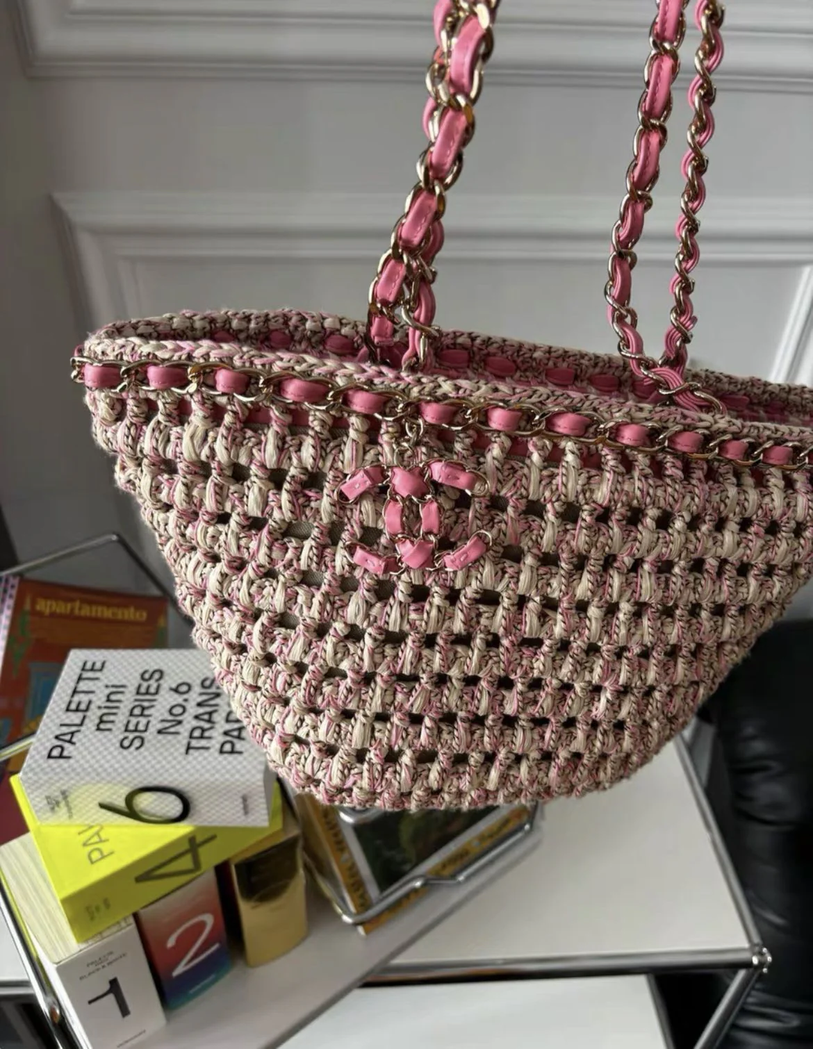 CHANEL 23P Woven straw beach shopping bag - Image 2
