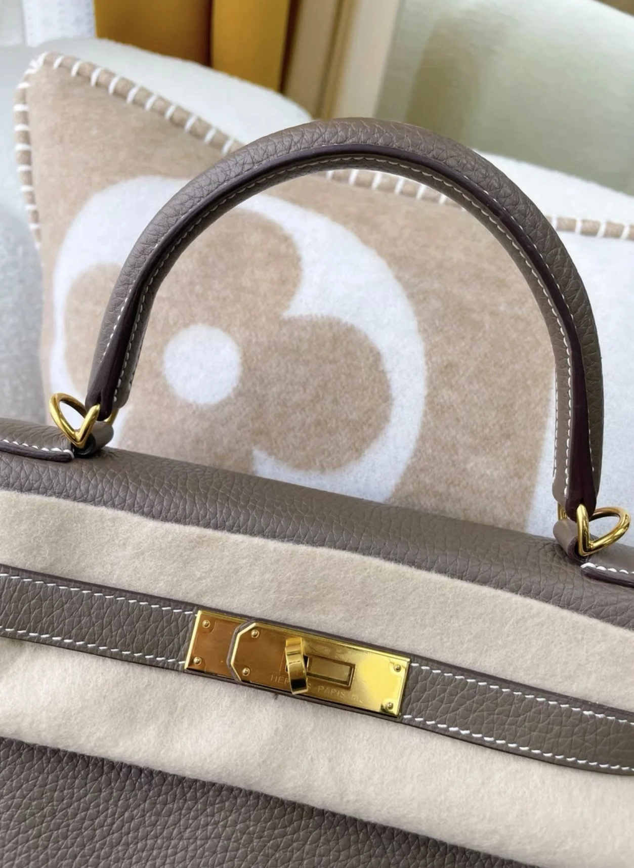Hermes Kelly 28 Etoupe Togo Leather Gold Hardware - Image 4