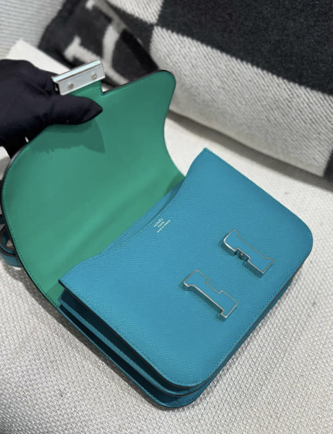 HERMES CONSTANCE 24 BLEU PAON / MENTHE ENAMEL HARDWARE - Image 5