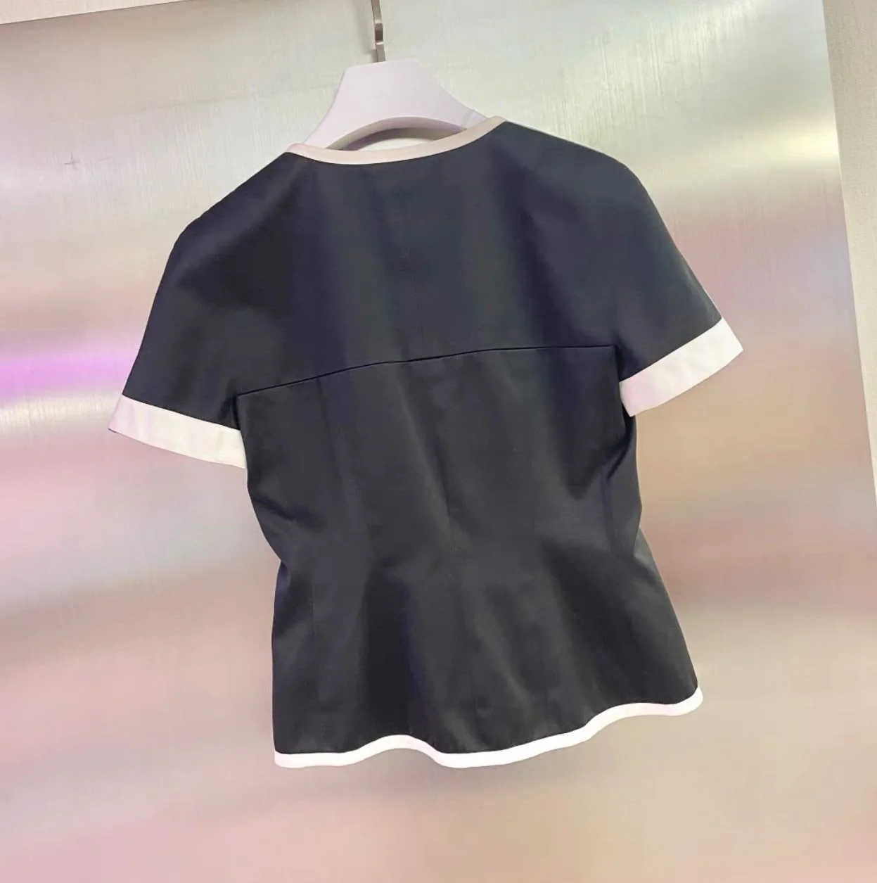 Vintage Chanel black short-sleeved jacket - Image 4
