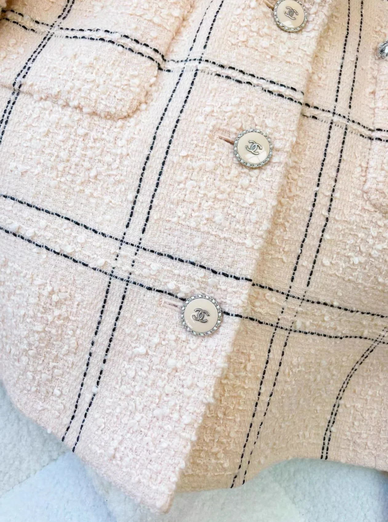 Chanel 21 nude pink silver plaid jacket - Image 3