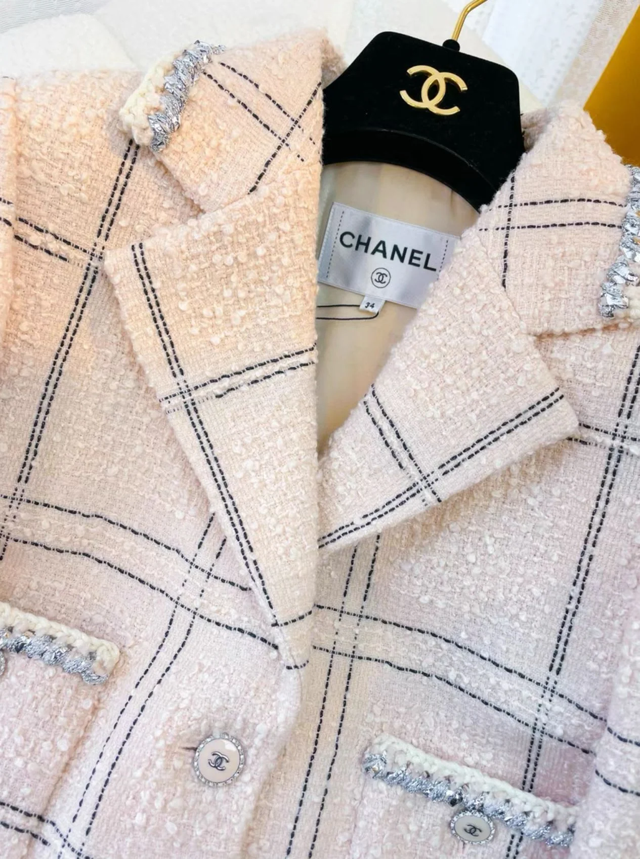 Chanel 21 nude pink silver plaid jacket - Image 4