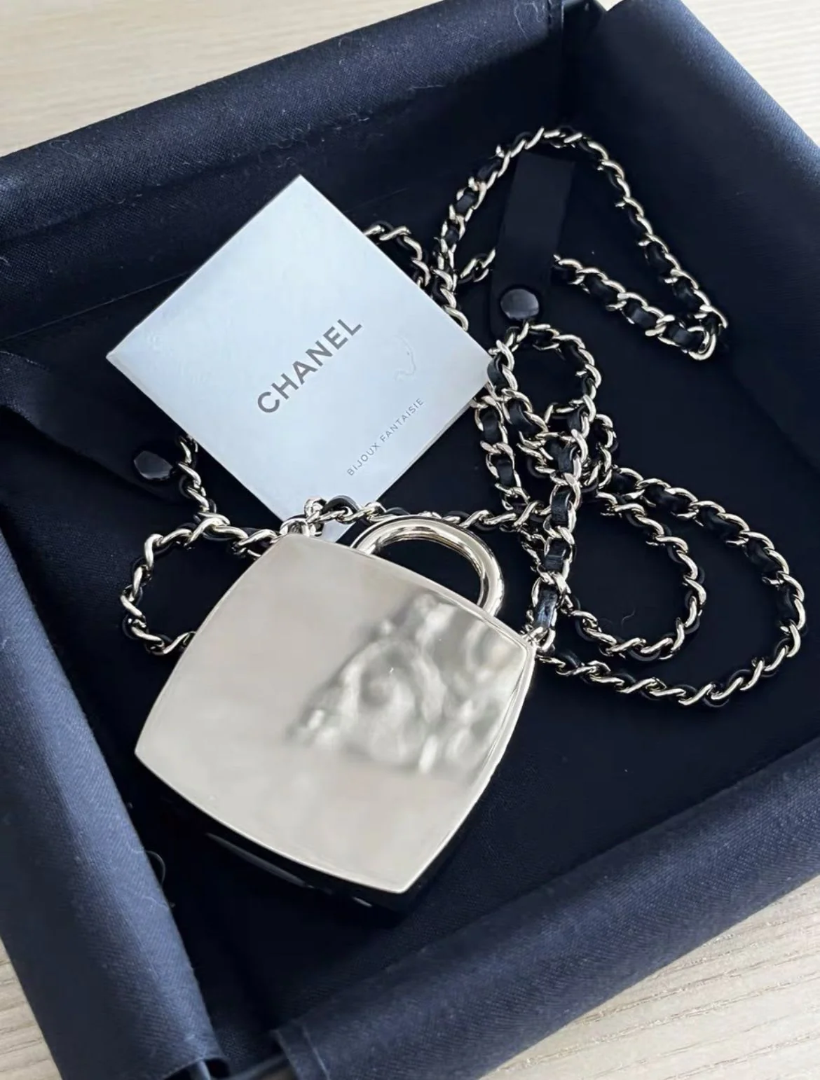 Chanel 23s eye shadow palette small box - Image 3