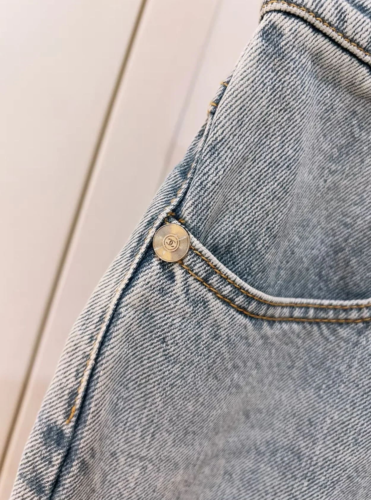 Chanel 21 catwalk camellia jeans - Image 3