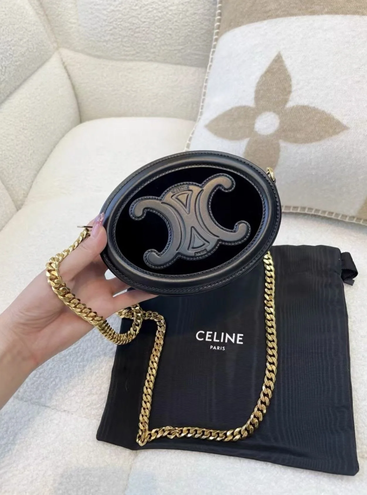 Celine black cuir triomphe chain bag - Image 5