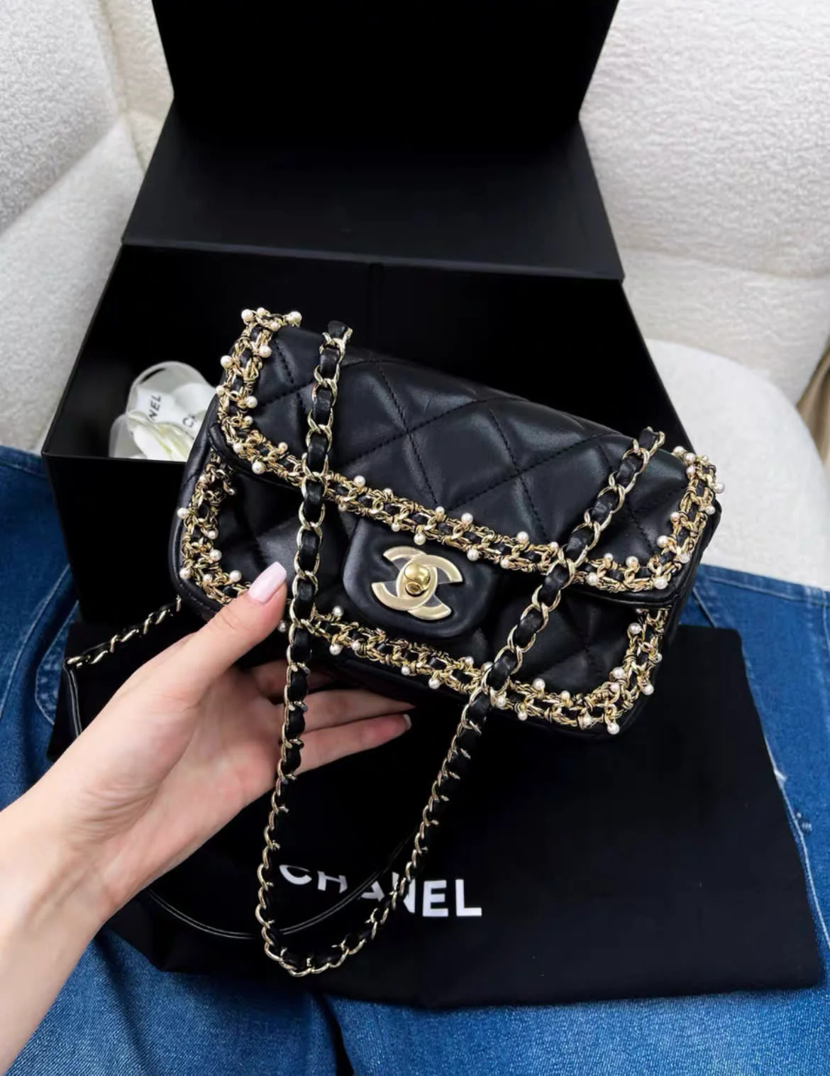 Chanel limited edition pearl leather CF chain bag - Image 5