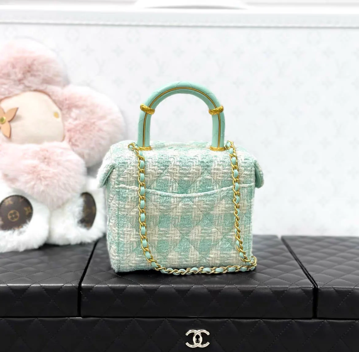 Chanel 23S mint green houndstooth tweed handle chain bag - Image 3
