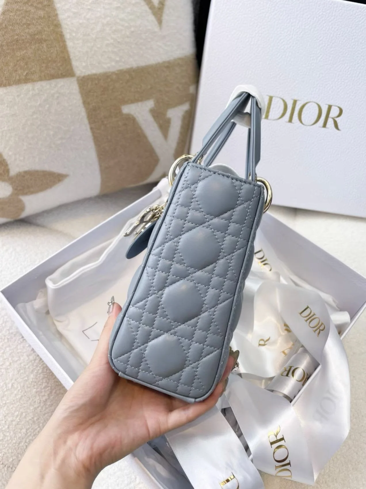 Dior haze blue five-grid Diana bag - Image 4