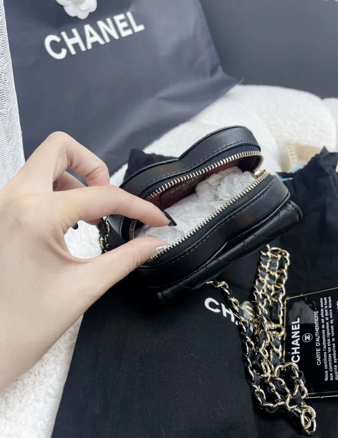 Chanel Heart Clutch with Chain 22S Mini Black Lambskin - Image 3