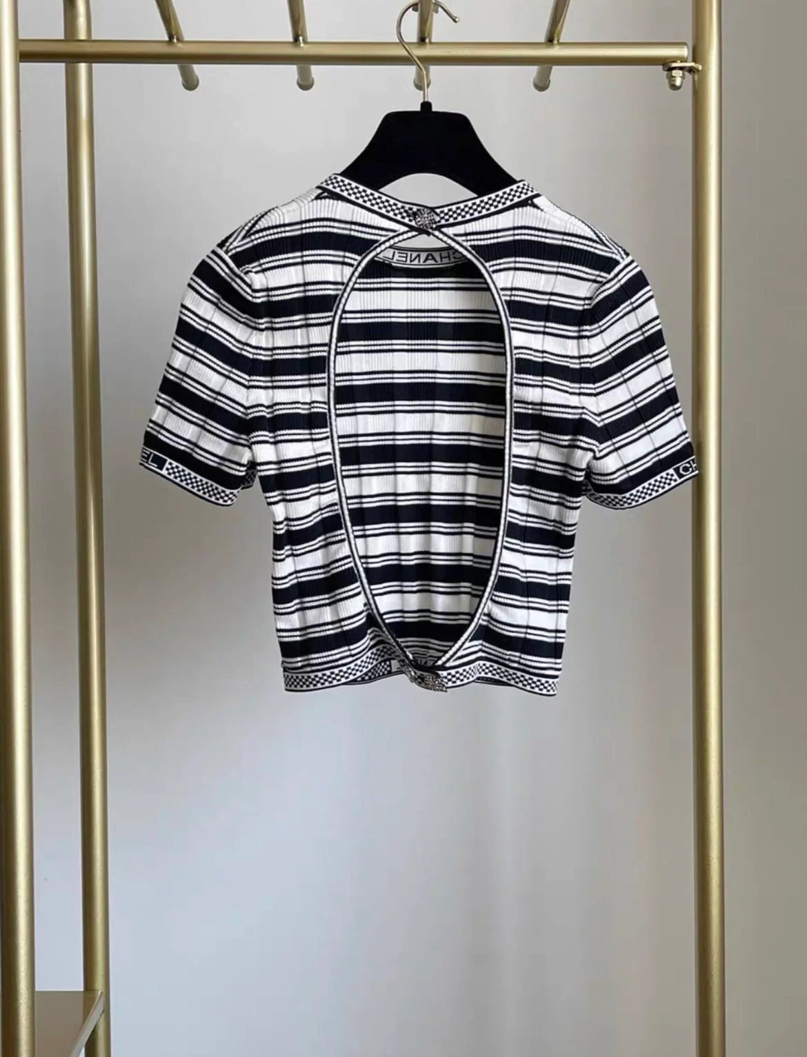Chanel 2023 ss black and white striped backless top fr36 - Image 3