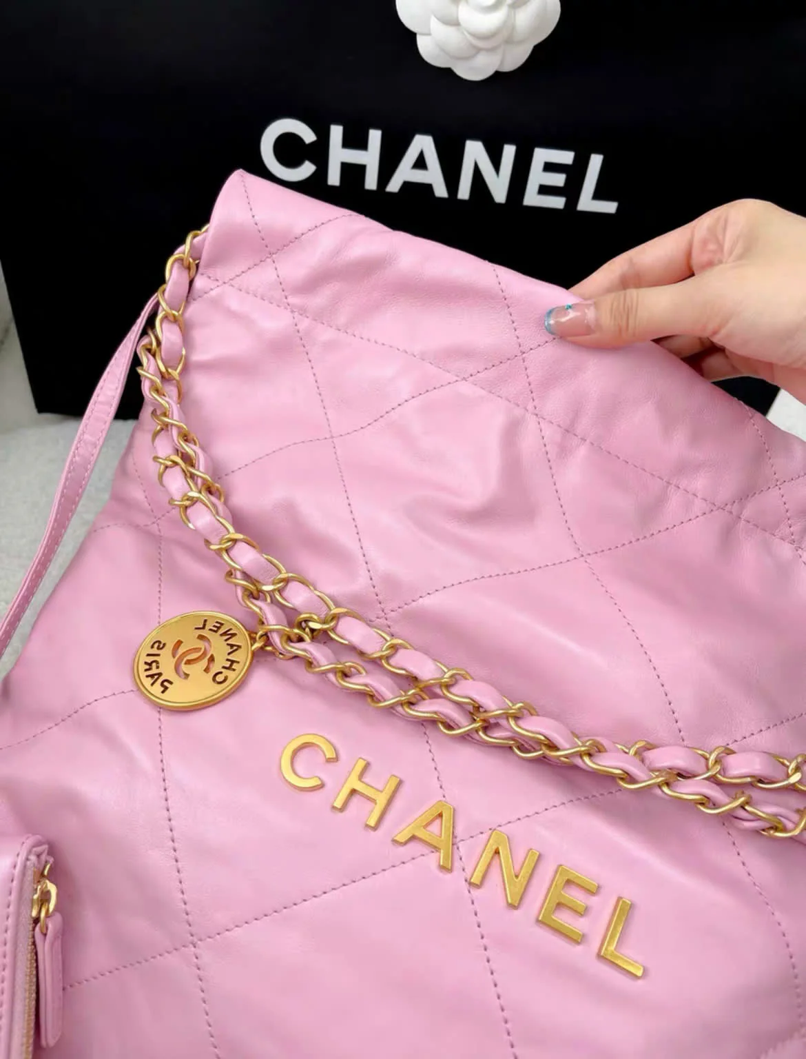 Chanel 22bag pink leather gold hardware - Image 3