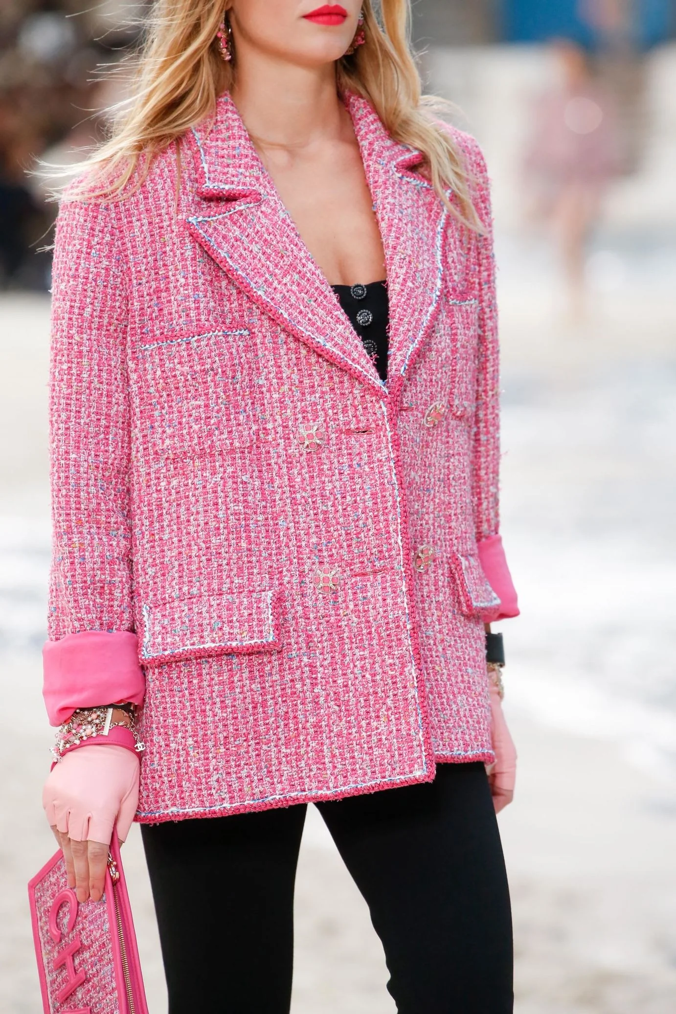 Chanel Spring 2019 Ready-to-Wear Collection pink jacket - Image 5