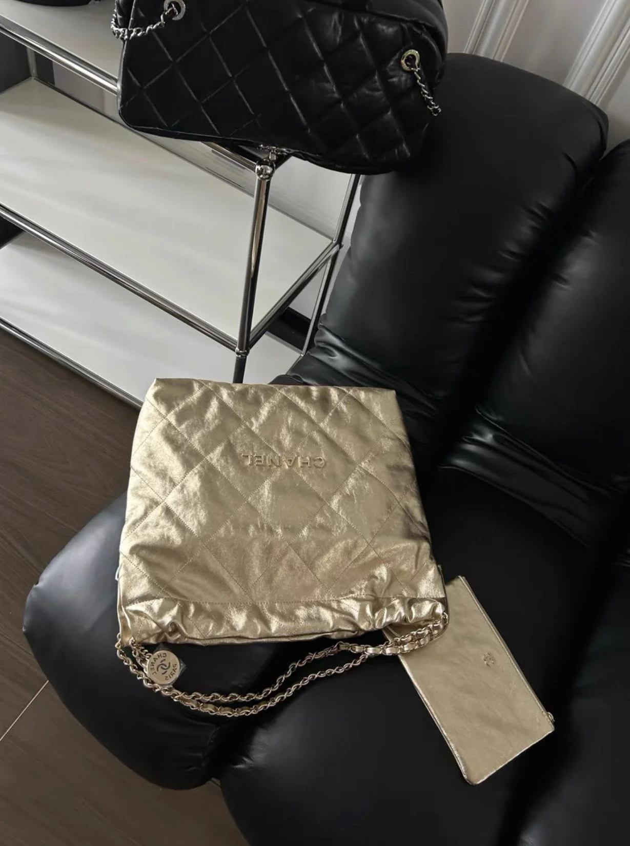 metallic Chanel 22 bag - Image 4