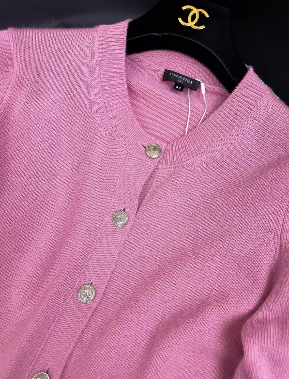 Chanel pink cashmere knitted cardigan - Image 4