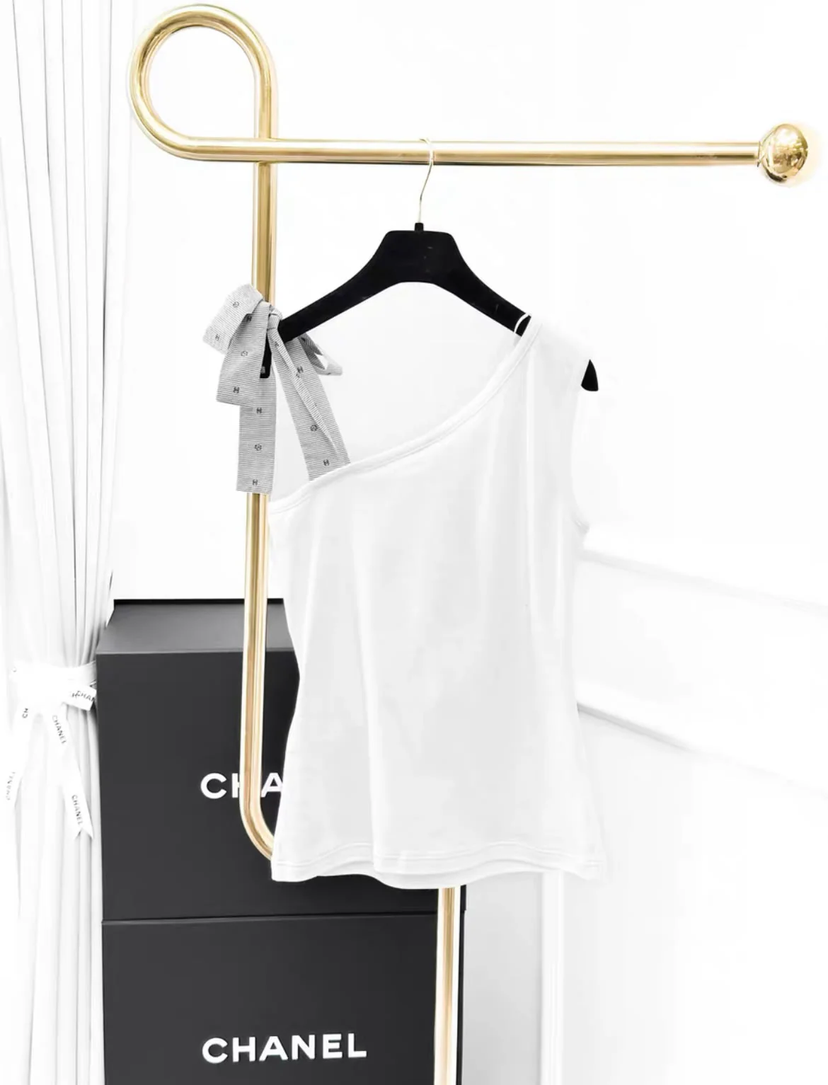 Chanel 24P white double C one shoulder top - Image 3