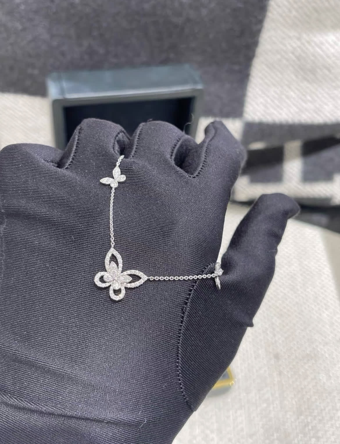 Garff Five Butterflies Platinum Diamond Necklace - Image 4