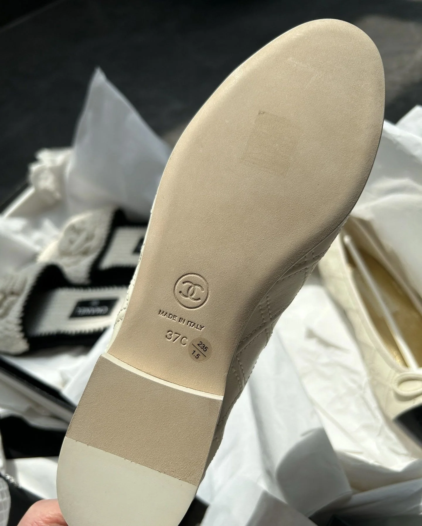 Chanel 23ss dark grain white ballerina - Image 3