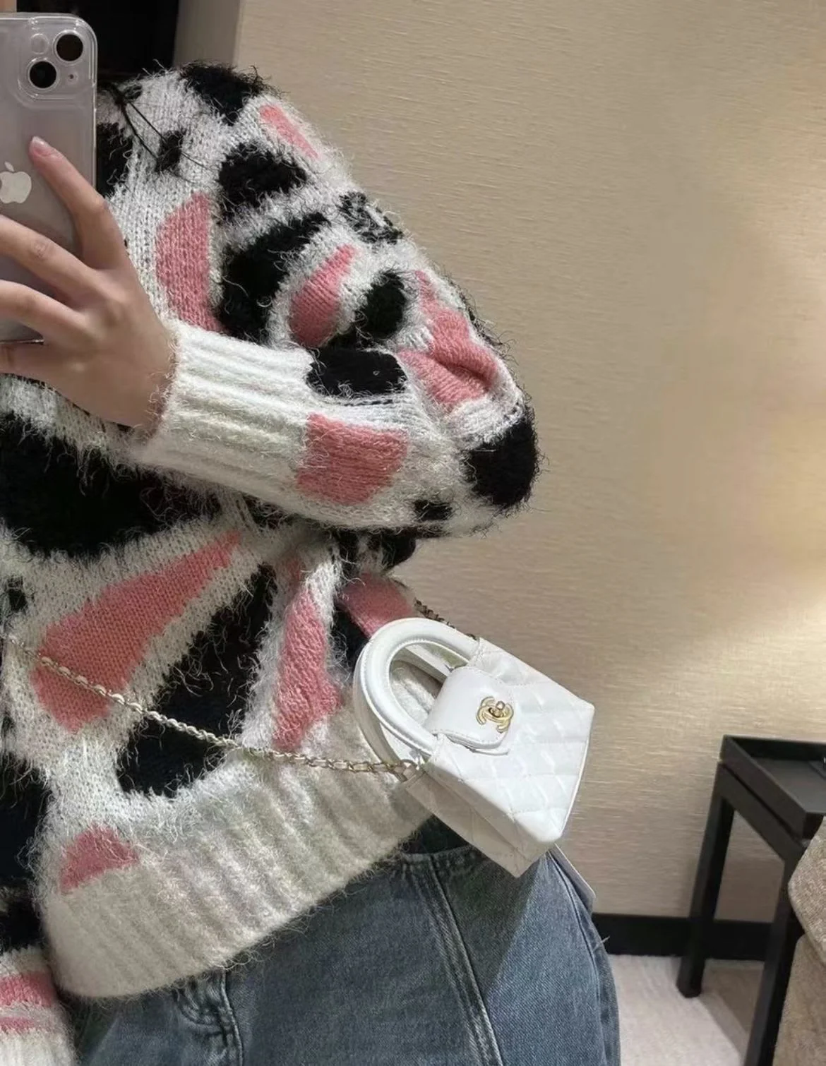 Chanel 23AW pink and black sweater - Image 3