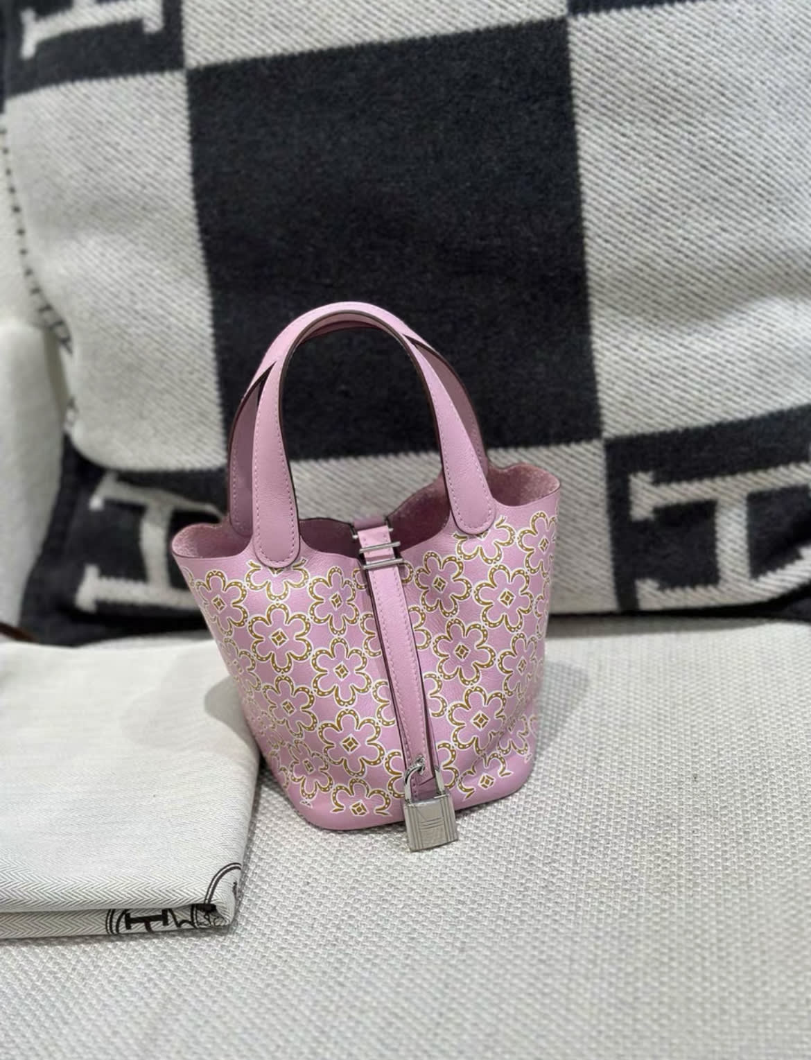HERMÈS LUCKY DAISY PICOTIN 18, SWIFT, MAUVE SYLVESTRE
