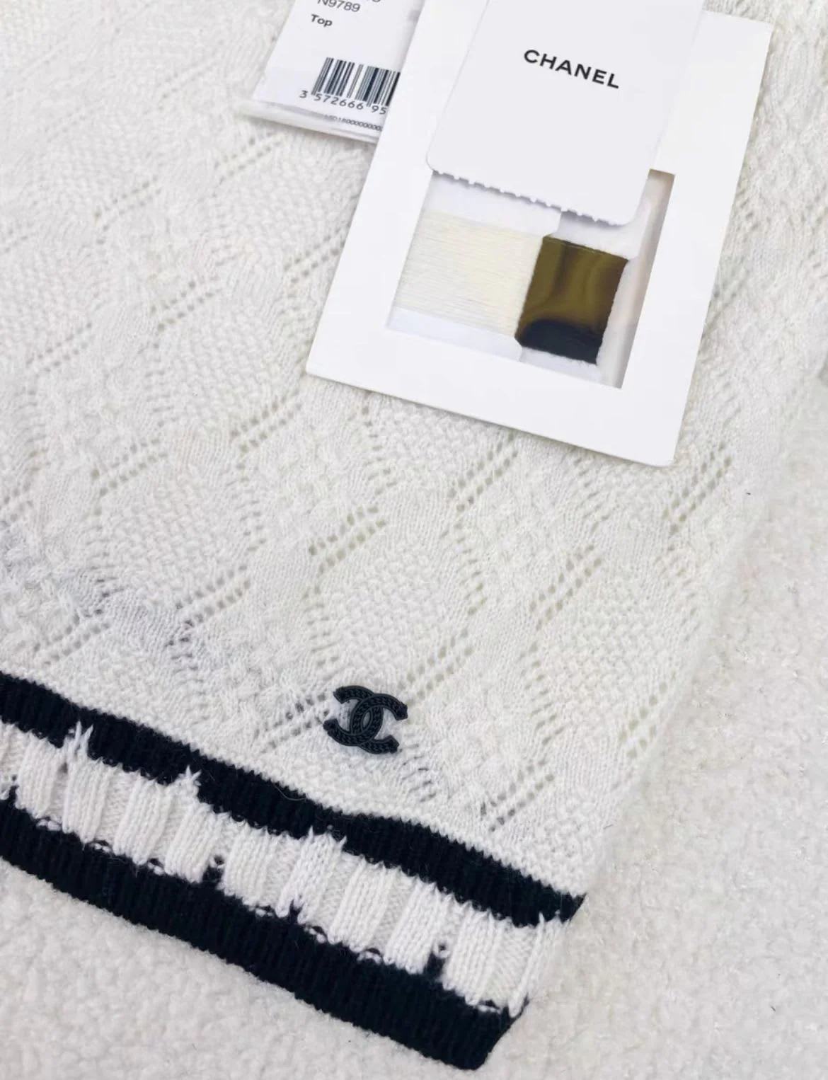 Chanel 22SS white black edge knitted off shoulder top - Image 4