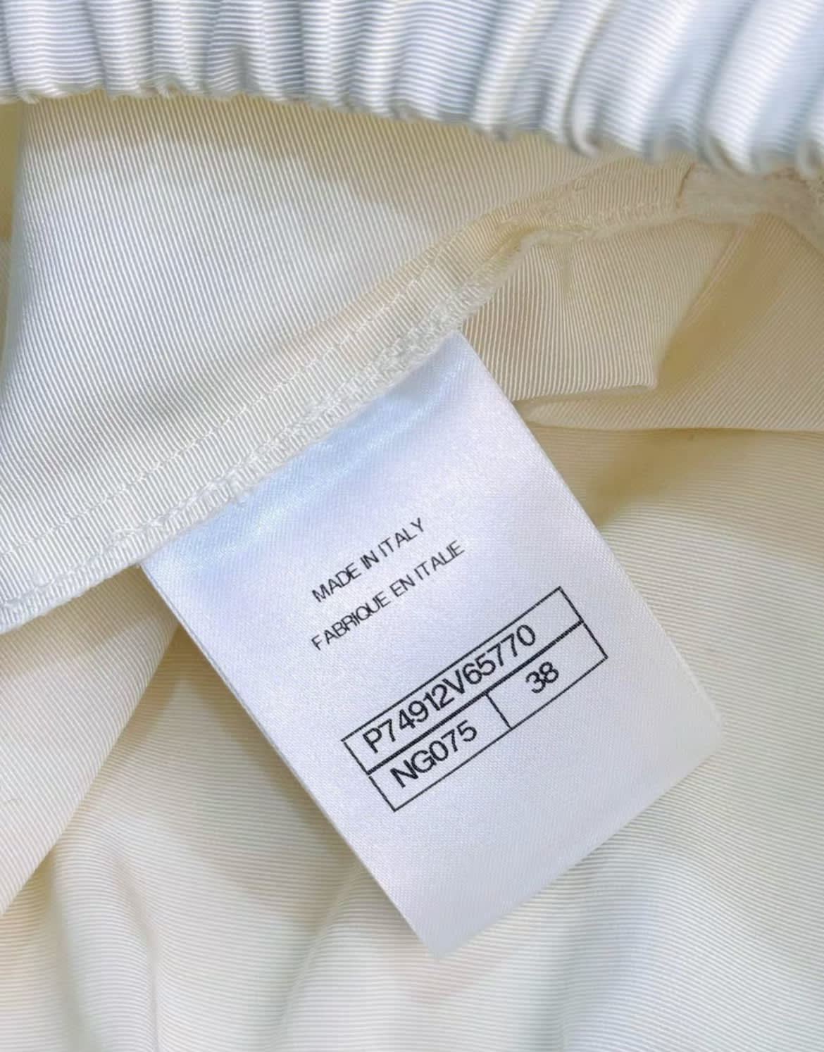 Chanel 23ss White Lace Shorts, fr38 - Image 4