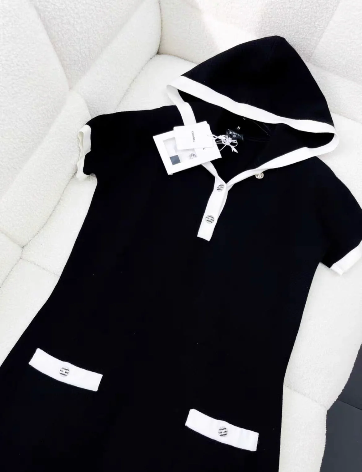 Chanel 24C black and white knitted hoodie dress - Image 3