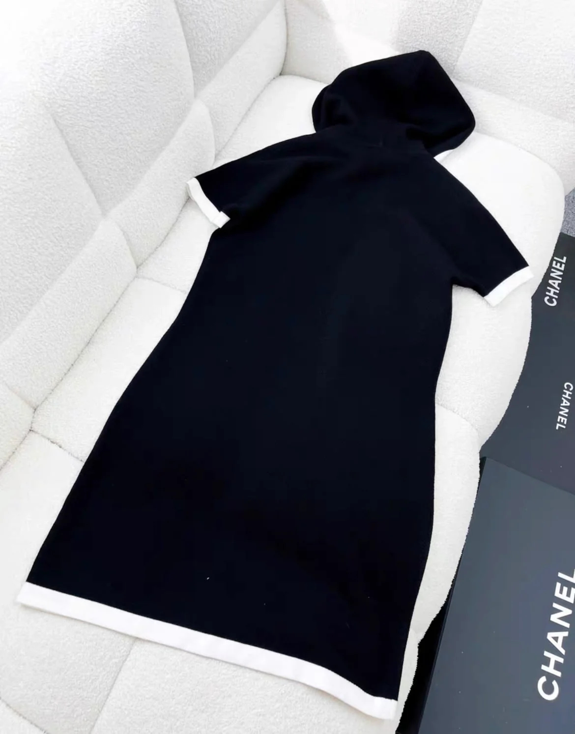 Chanel 24C black and white knitted hoodie dress - Image 5